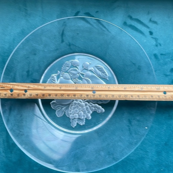 VINTAGE VAL ST LAMBERT CRYSTAL SIGNED INTAGLIO FRUIT PLATE (10”) - Picture 4 of 6